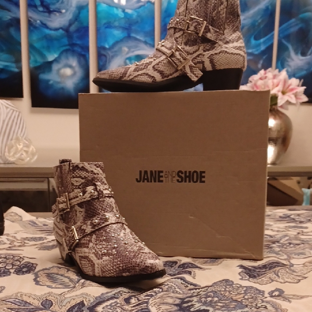 JANE AND THE SHOE CINDY WOMEN'S SZ 6.5 ANKLE BOOTS NWB